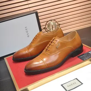 Gucci Chaussures Oxford en Cuir Tan Poli avec Embout Cap-Toe Marron Noir
