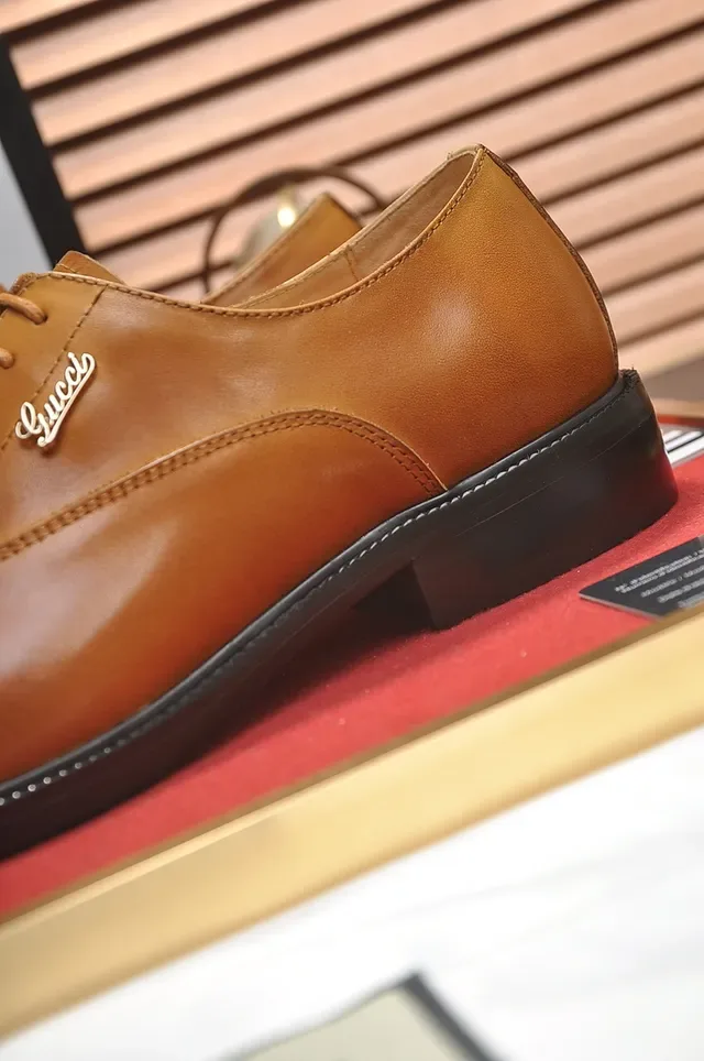 Gucci Zapatos Oxford de Cuero Tan Pulido con Punta de Tapa Marrón Negro 2
