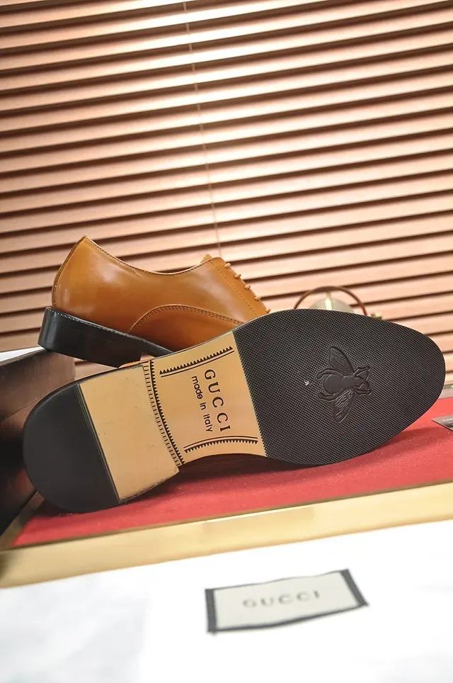 Gucci Zapatos Oxford de Cuero Tan Pulido con Punta de Tapa Marrón Negro 3