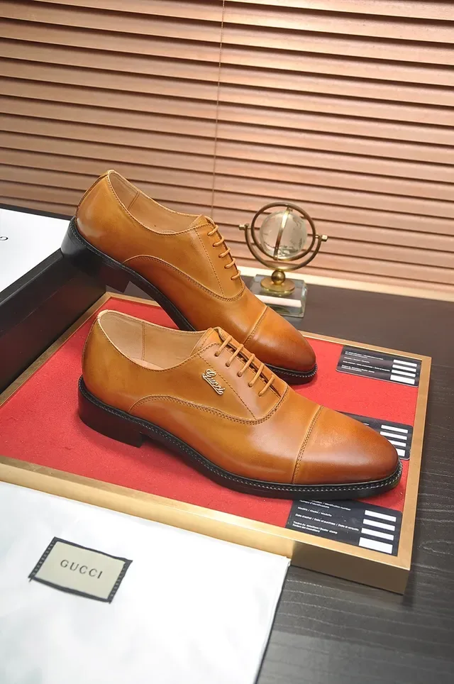 Gucci Zapatos Oxford de Cuero Tan Pulido con Punta de Tapa Marrón Negro 4