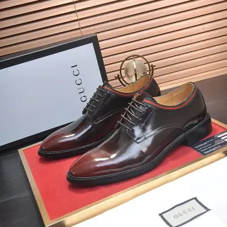 Gucci বার্গান্ডি প্যাটেন্ট লেদার ওয়েব-ট্রিম্ড অক্সফোর্ড জুতা