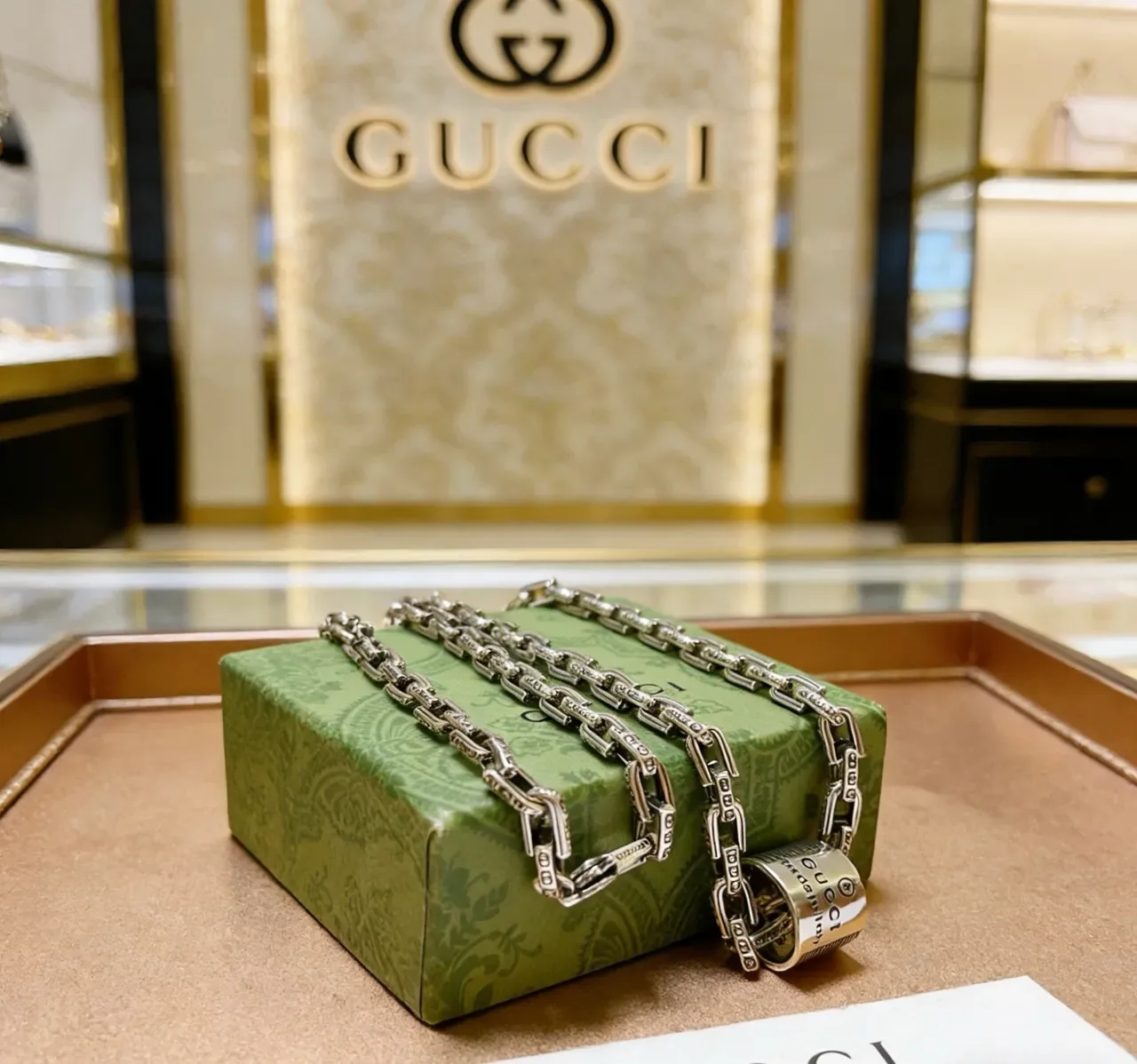 Gucci Collar de Cadena de Plata con Péndant Cilíndrico Rotatorio de Enlaces Pesados 9