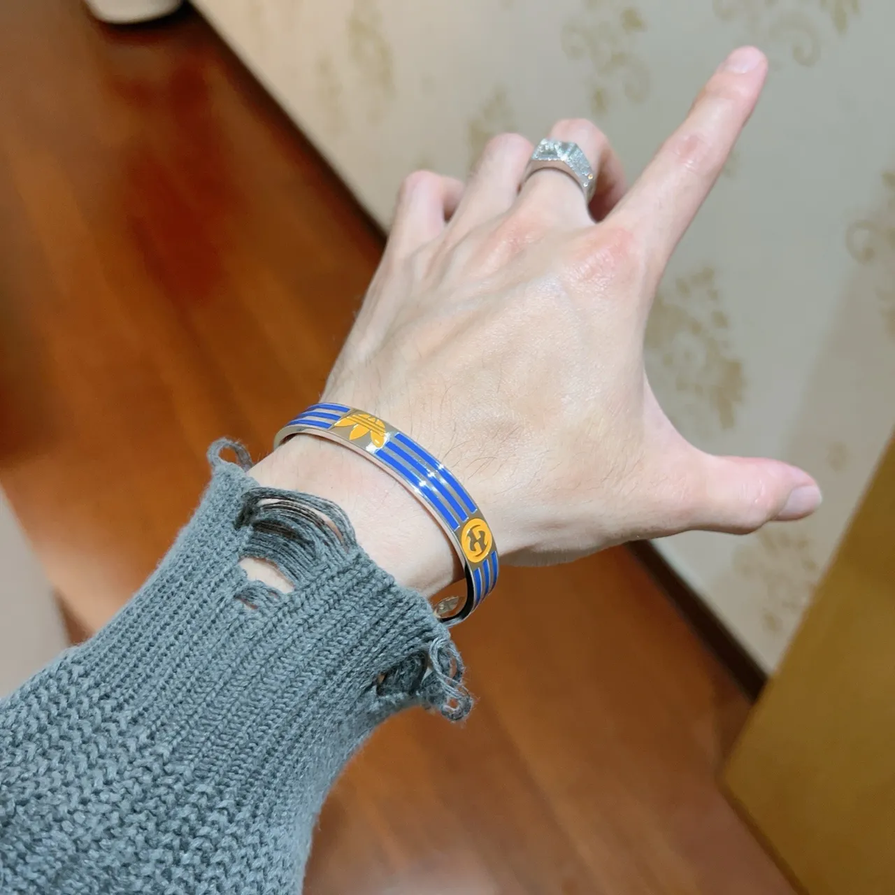 Gucci Enamel-Striped Interlocking G Fleur-de-Lis Bangle Bracelet 8