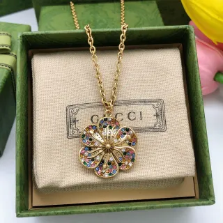 Gucci ফ্লোরাল ক্রিস্টাল পাভে পেন্ডেন্ট নেকলেস