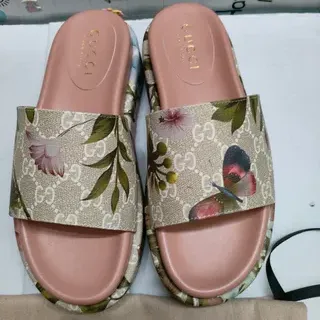 Gucci estampado floral GG Monogram zapatillas deslizantes