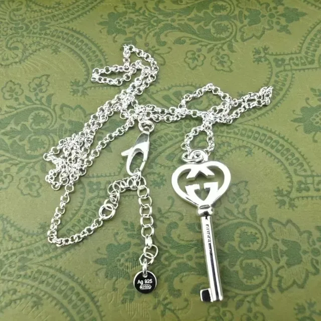 Gucci GG Key Double G Motif أقراط بلون فضي وأسود مينا 2