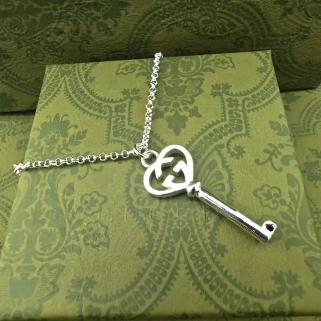 Gucci GG Key Double G Motif أقراط بلون فضي وأسود مينا 4