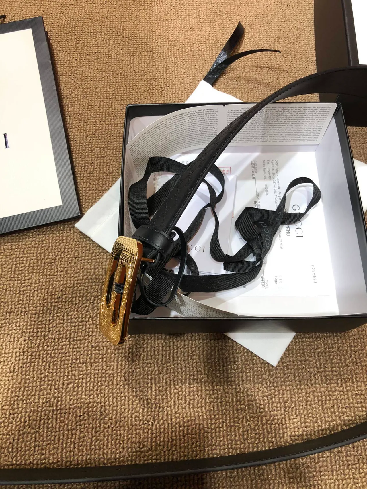 Gucci GG Marmont Ceinture en cuir à boucle double G noire et dorée avec monogramme estampé 3