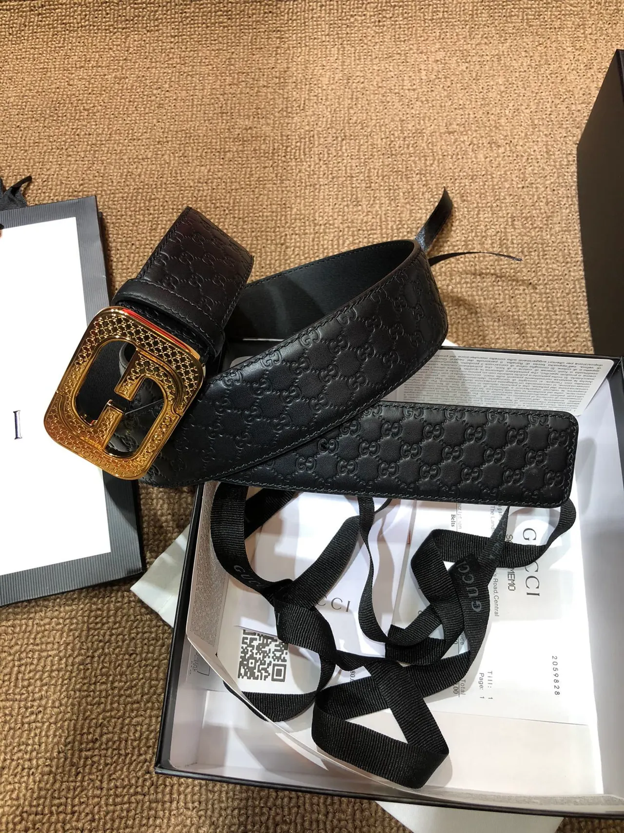Gucci GG Marmont Ceinture en cuir à boucle double G noire et dorée avec monogramme estampé 4