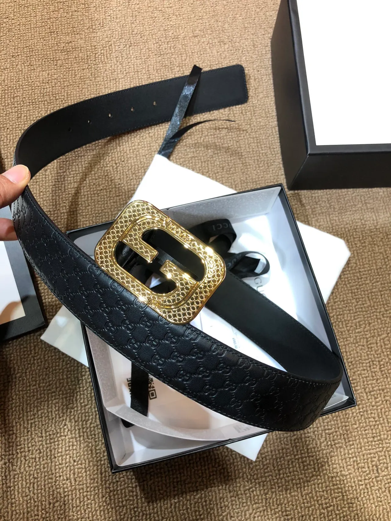 Gucci GG Marmont Ceinture en cuir à boucle double G noire et dorée avec monogramme estampé 7