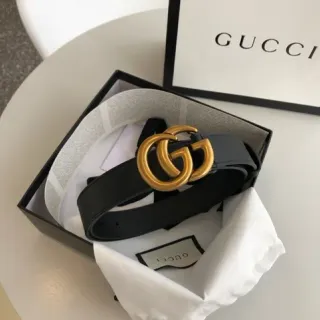 Gucci GG Marmont Cinto de couro liso preto dourado com fivela interlocking dupla G