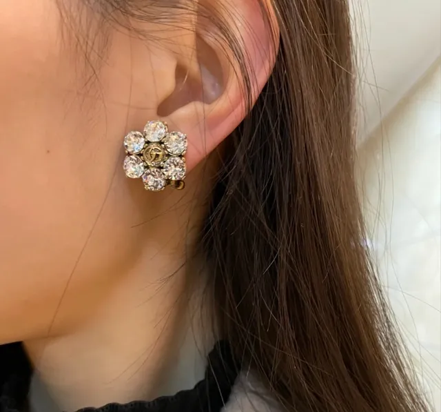 Gucci GG Marmont أقراط بلورية زهورية 5