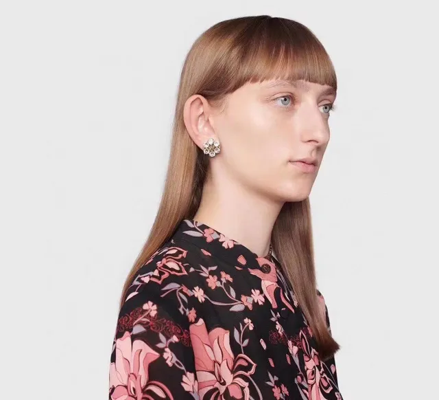 Gucci GG Marmont أقراط بلورية زهورية 6