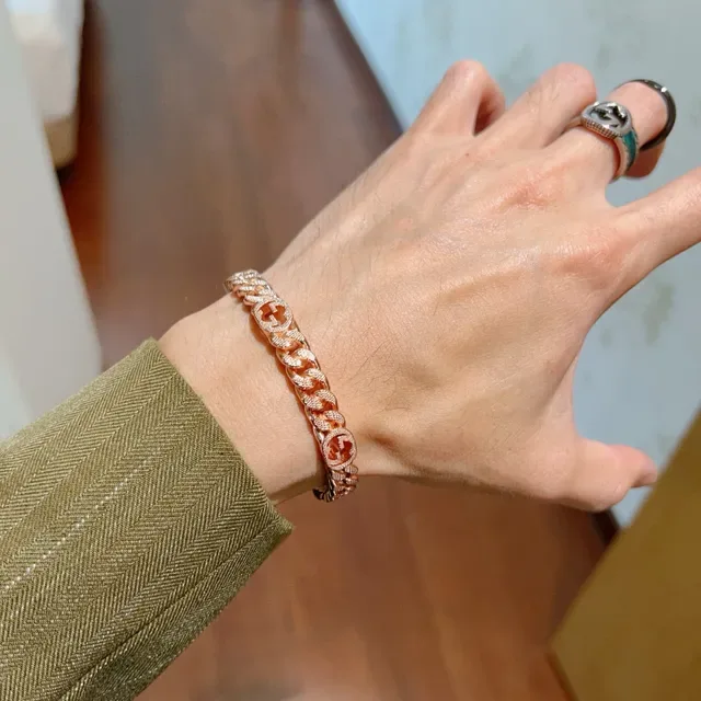 سوار Gucci GG Marmont ذهبي بيج سلسلة كيرب Interlocking G 3