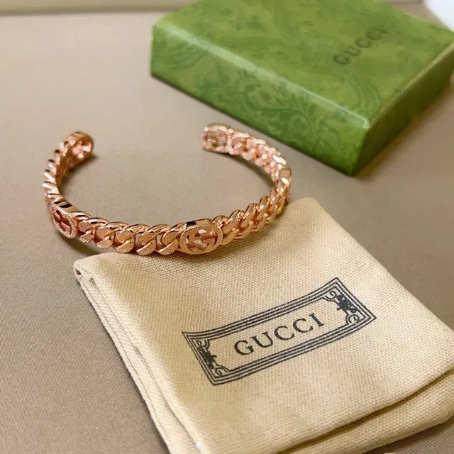 سوار Gucci GG Marmont ذهبي بيج سلسلة كيرب Interlocking G 6