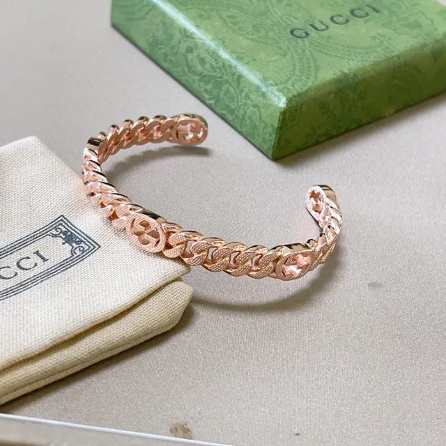 سوار Gucci GG Marmont ذهبي بيج سلسلة كيرب Interlocking G 7