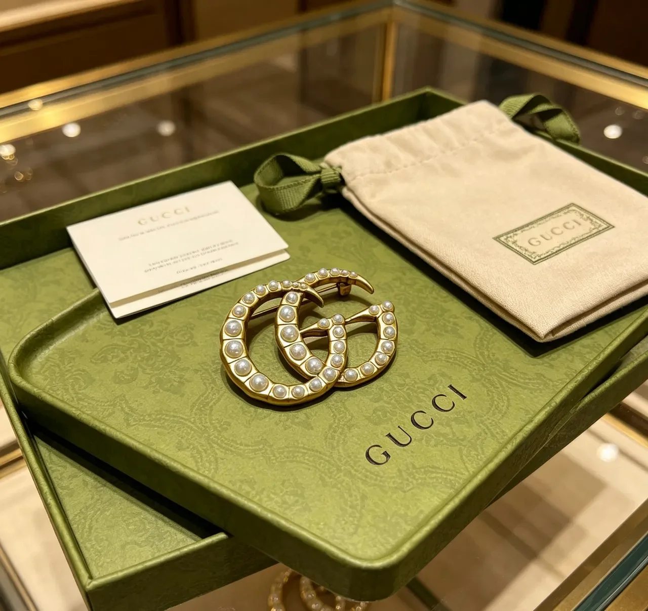 Gucci GG Marmont 珍珠镶嵌双G胸针 3