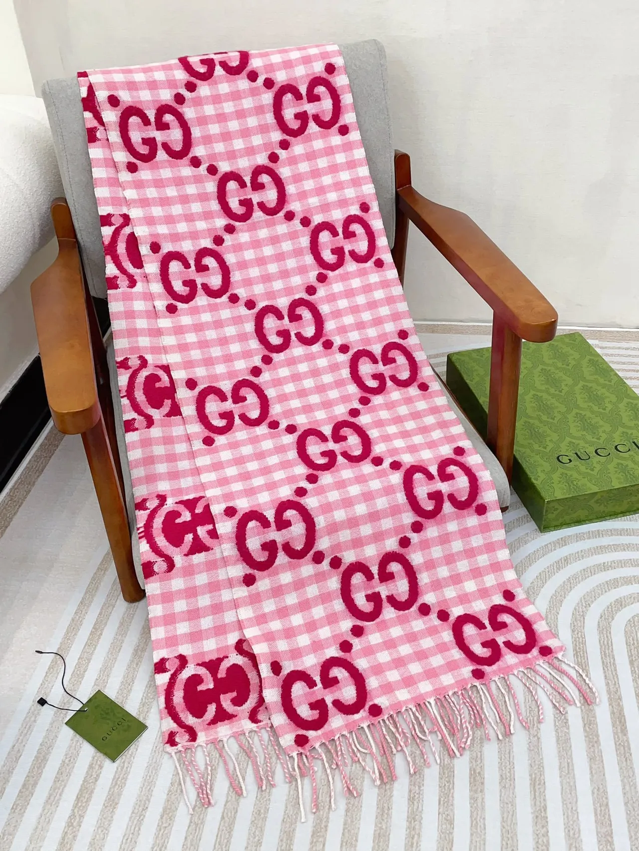 Gucci GG Marmont 粉红红格纹印花羊绒围巾 8