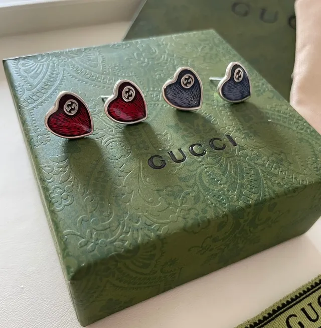 Gucci GG Marmont Brincos em forma de coração preenchidos com esmalte vermelho azul 4