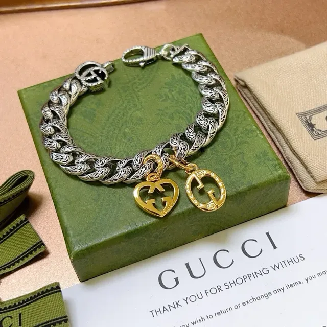 Gucci GG Marmont Pulseira Corrente Curb Prata e Dourada com Elos Scrollwork Ornados 2
