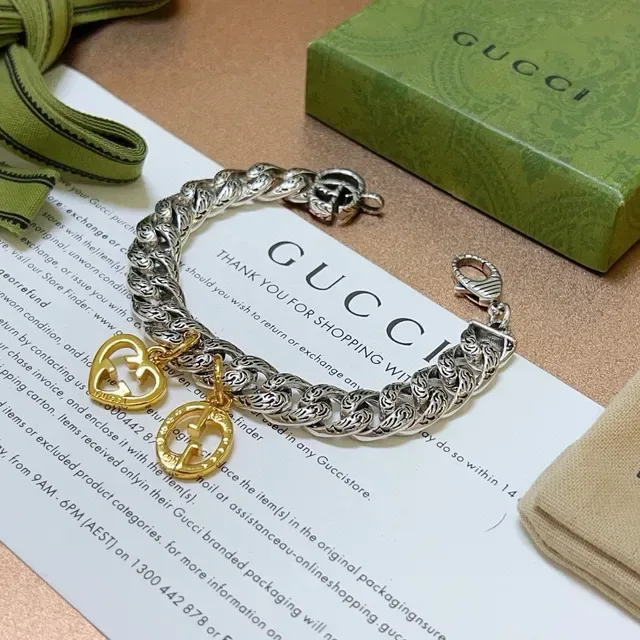 Gucci GG Marmont Pulseira Corrente Curb Prata e Dourada com Elos Scrollwork Ornados 3