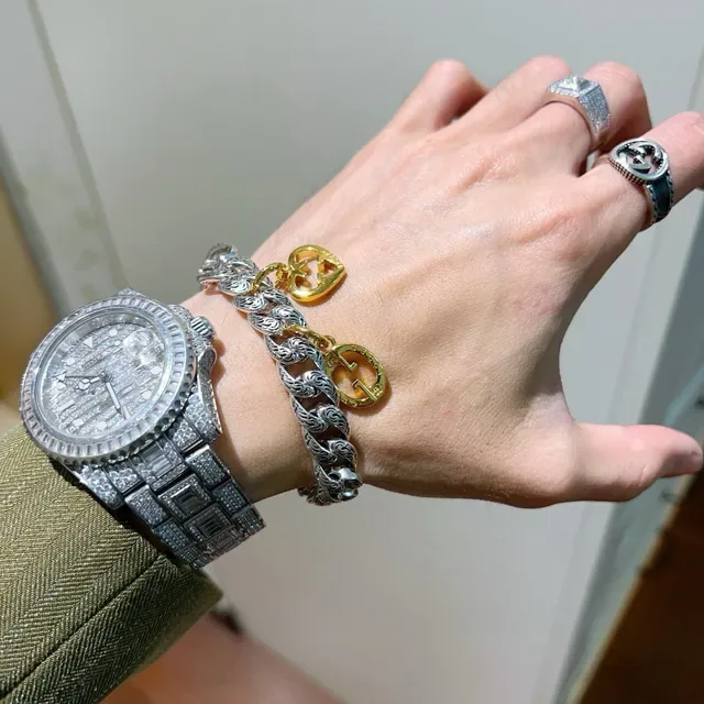 Gucci GG Marmont Pulseira Corrente Curb Prata e Dourada com Elos Scrollwork Ornados 6