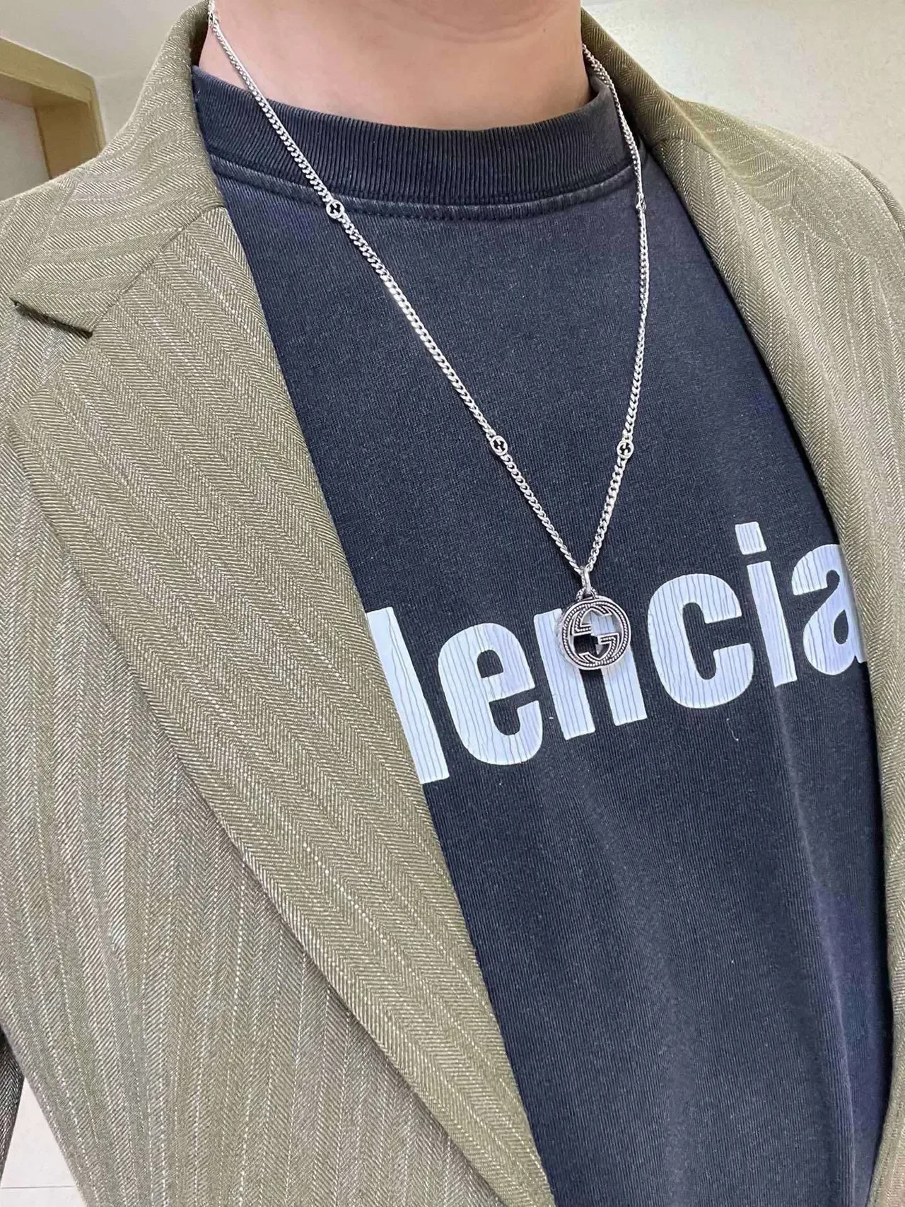 Gucci GG Marmont Silver Interlocking G Pendant Circular Medallion Necklace 5