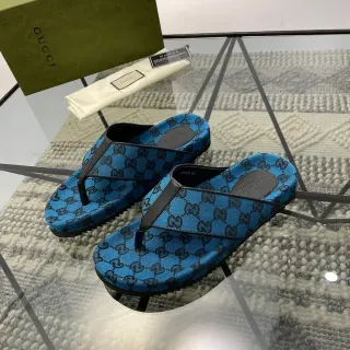Gucci GG Monogram নীল ও কালো থং স্লিপার্স