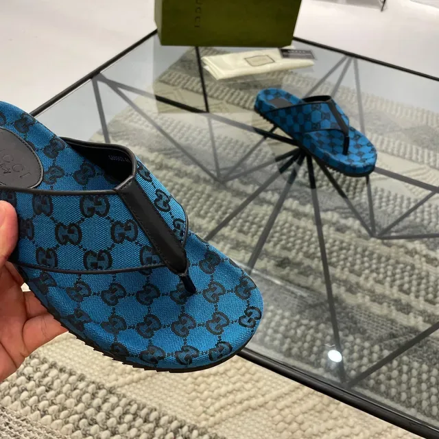 Gucci GG Monogram Sandálias Thong Azuis e Pretas 3