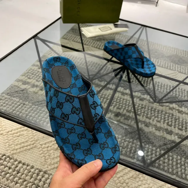 Gucci GG Monogram Sandálias Thong Azuis e Pretas 4