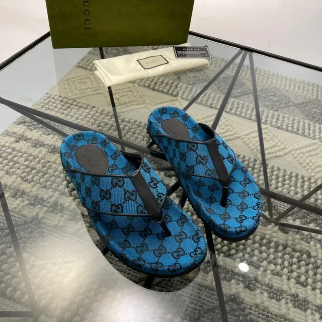 Gucci GG Monogram Sandálias Thong Azuis e Pretas 7