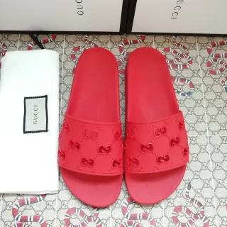Gucci GG Monogram 红色橡胶单带拖鞋