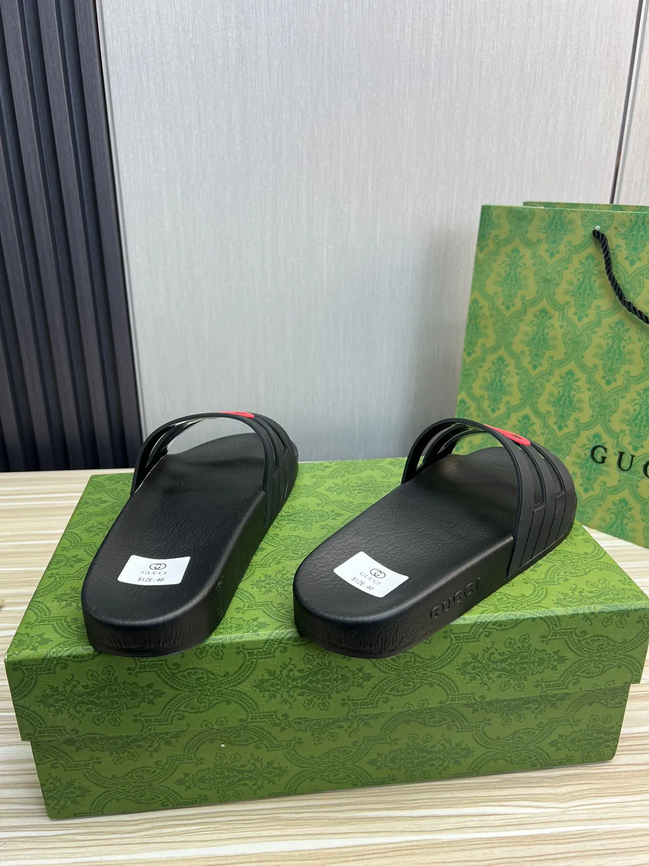 Gucci GG Slide 黑红 橡胶 构造 interlocking G Logo 拖鞋 6