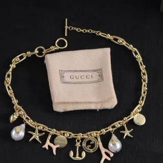 Gucci সোনালি ভূরা লিঙ্ক চেইন মাল্টি-চার্ম পেন্ডেন্ট নেকলেস