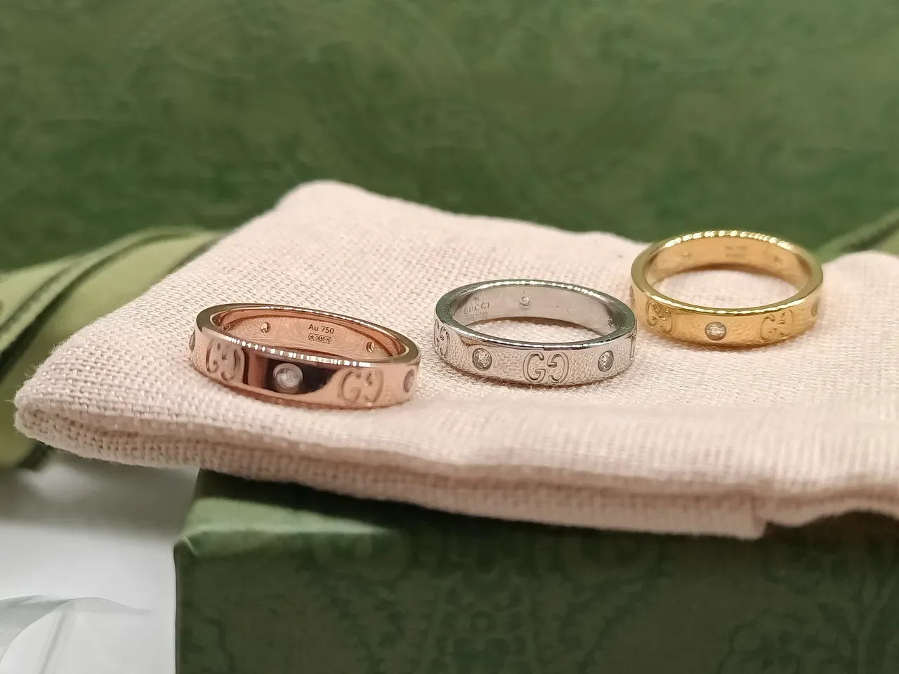 Gucci Gold Silver Monogram-Engraved Diamond-Accented Ring 8
