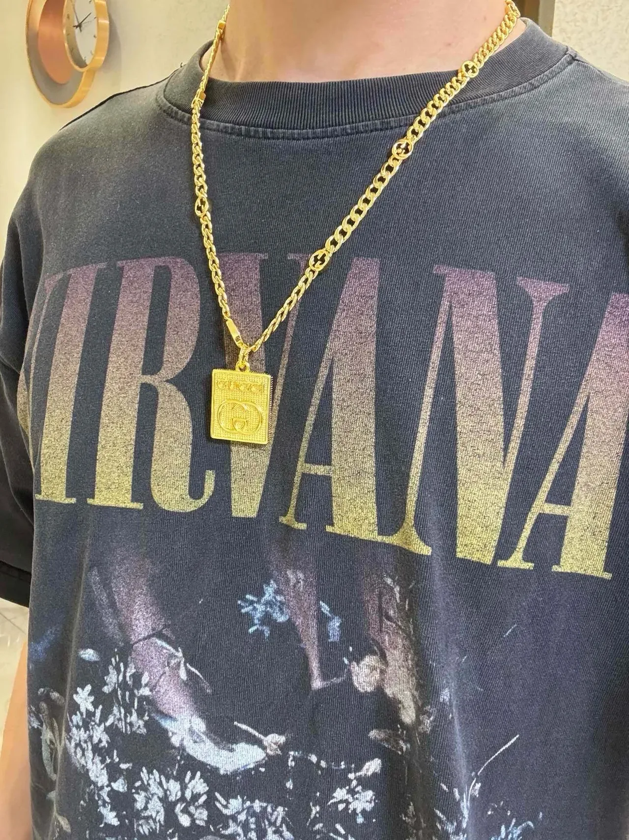 Gucci Collier Pendentif Carré GG doré 2