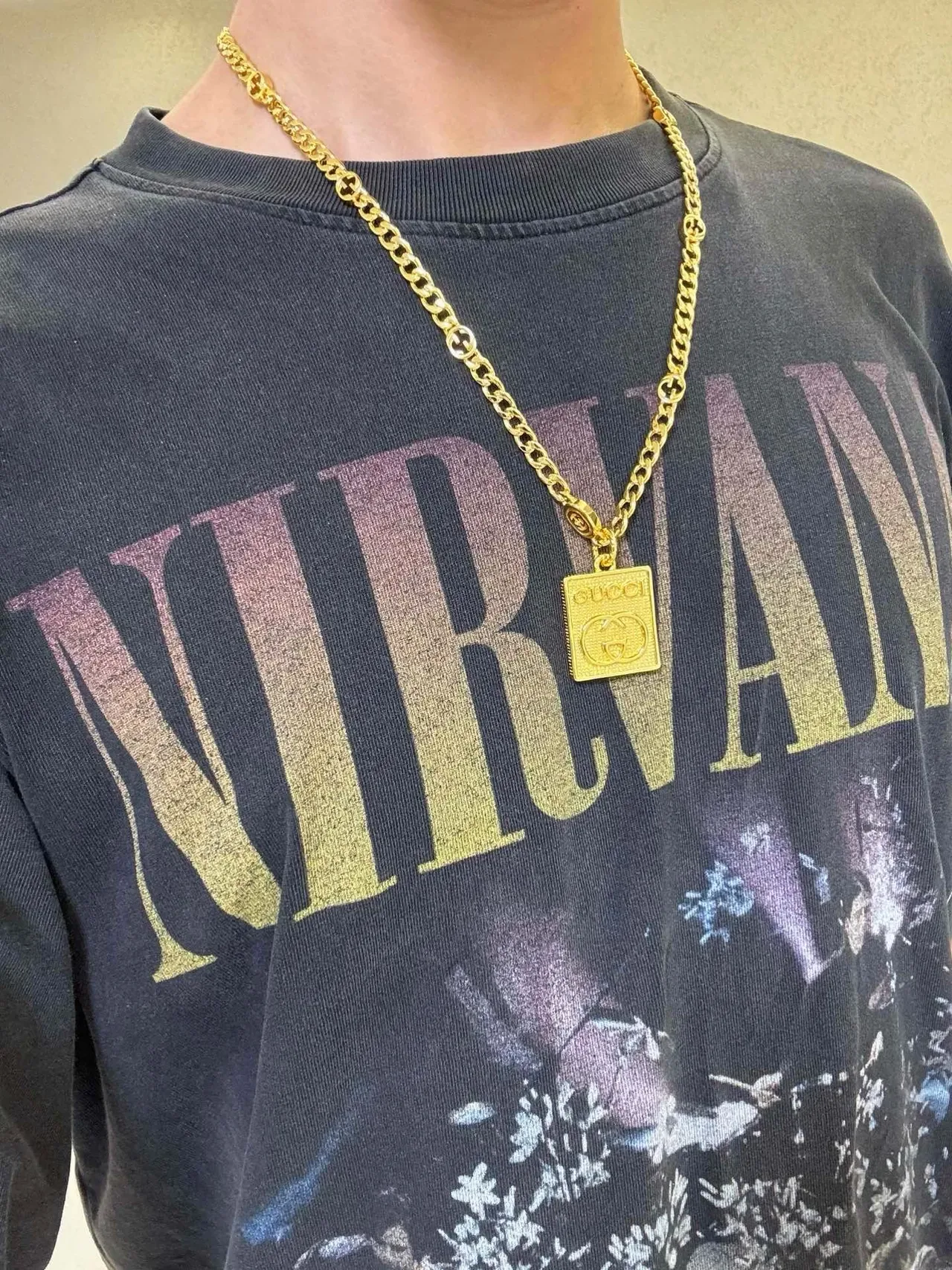 Gucci Collier Pendentif Carré GG doré 6