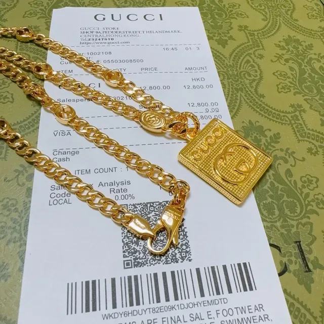 Gucci Collier Pendentif Carré GG doré 7