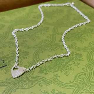 গুচি হার্ট পেন্ডেন্ট সিলভার চেইন নেকলেস