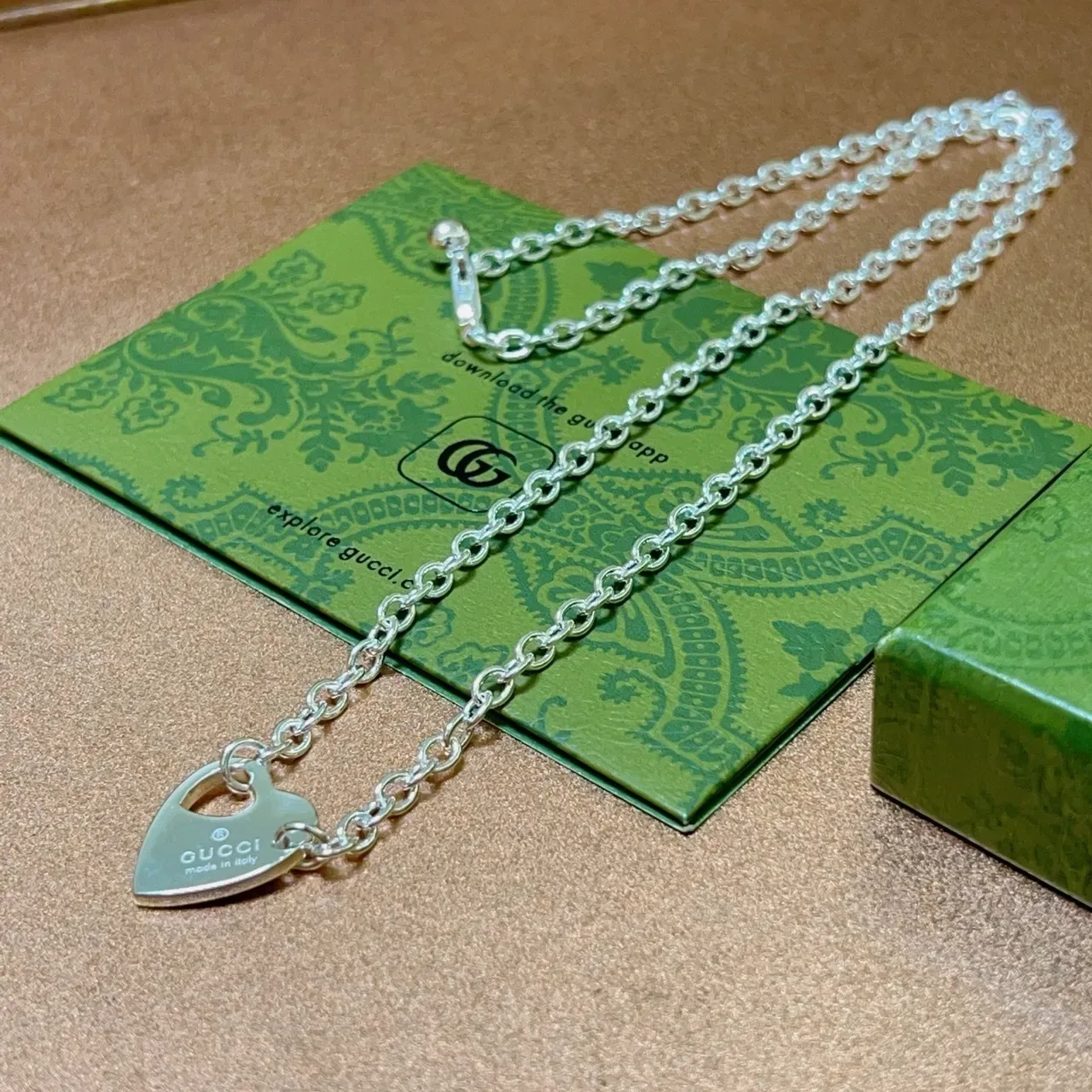 Gucci Pendentif Cœur Chaîne Argent 2
