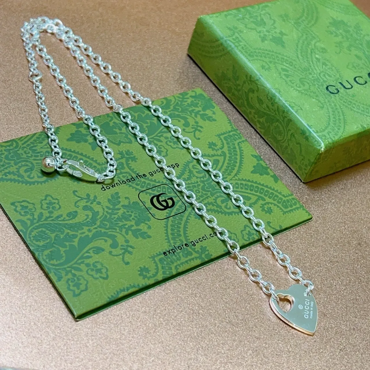 Gucci Pendentif Cœur Chaîne Argent 3