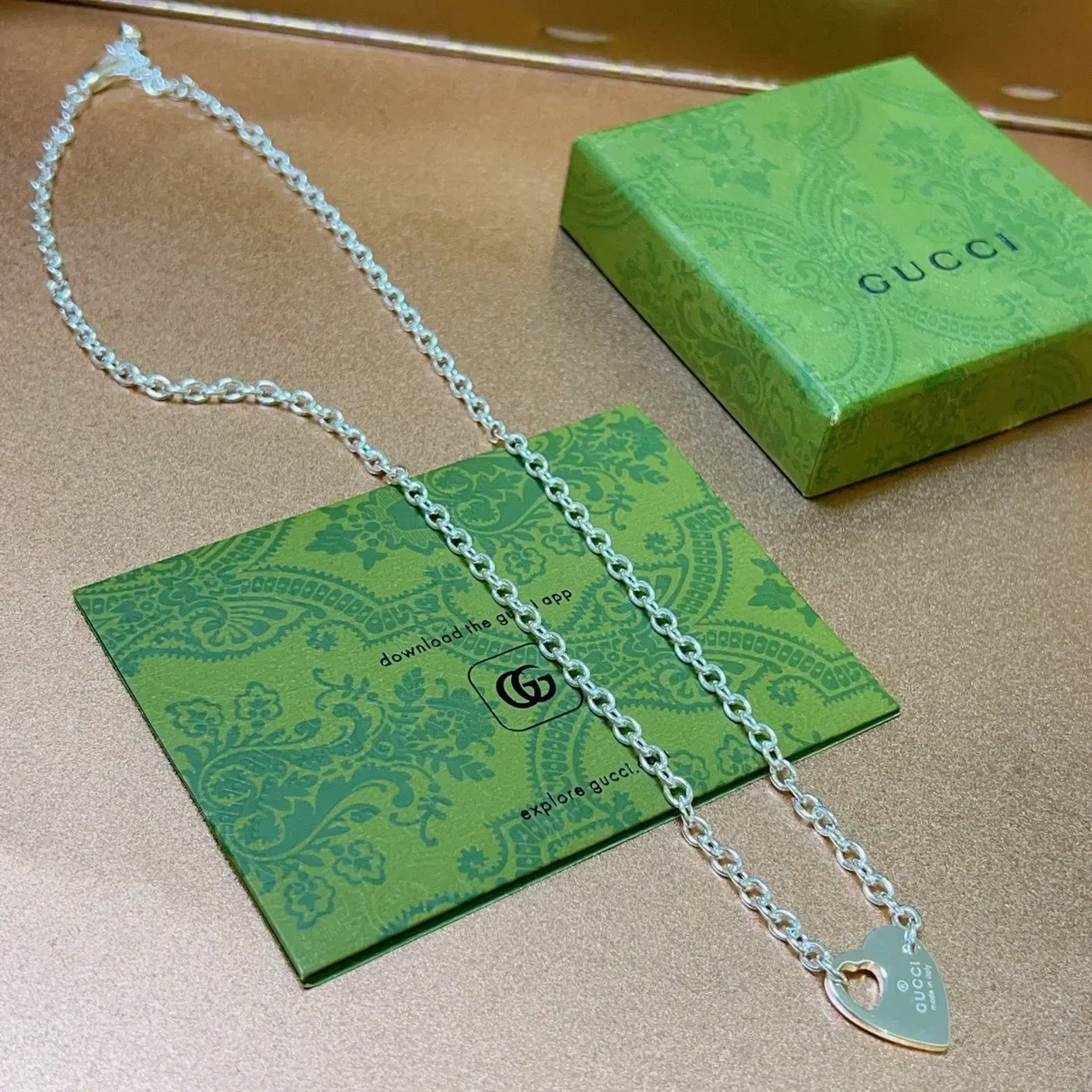 Gucci Pendentif Cœur Chaîne Argent 5