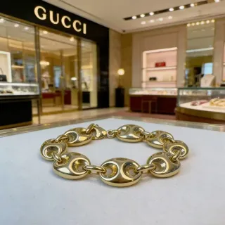 سوارة Gucci Horsebit 1955 ذهبي اللون سلاسل بيضاوية متشابكة