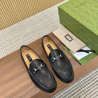Gucci Horsebit 1955 打孔皮革乐福鞋