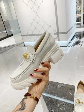 Gucci Horsebit 1955 白皮革 金 Horsebit 乐福鞋 2