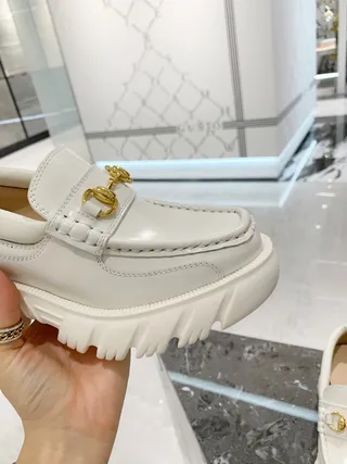 Gucci Horsebit 1955 白皮革 金 Horsebit 乐福鞋 3