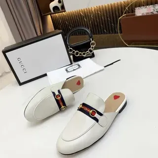 Gucci Horsebit 1955 白色海军蓝皮革穆勒网状条纹点缀乐福鞋