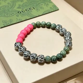 سوار Gucci Interlocking G خرز وردي أخضر بنمط