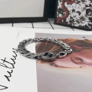 Gucci Pulsera Interlocking G Grabada Cadena Curb-Link Plata