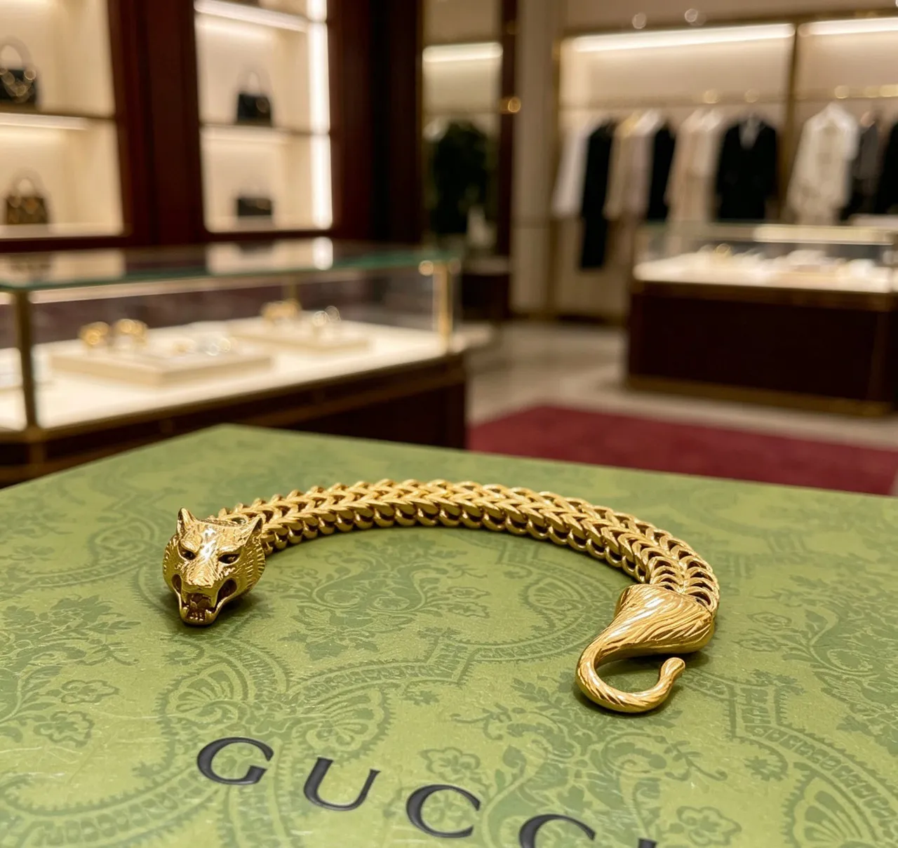 Gucci رأس الأسد المنسوج بلون ذهبي سوار 3